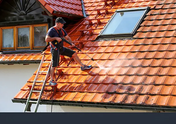 Cleaning of the dirt on the roof
