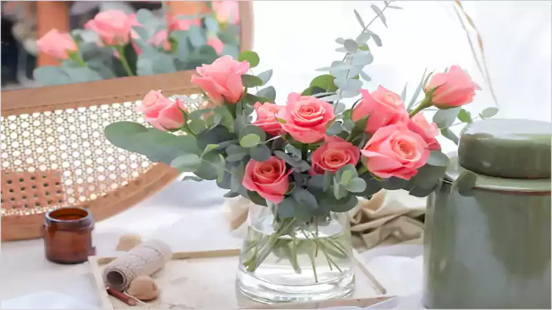 d-Fresh Flowers in Apartment Design