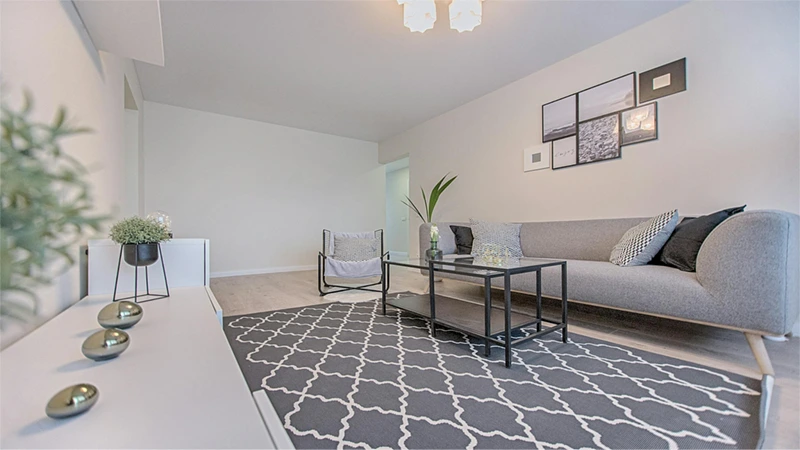 d- Non-Cluttered Living Spaces