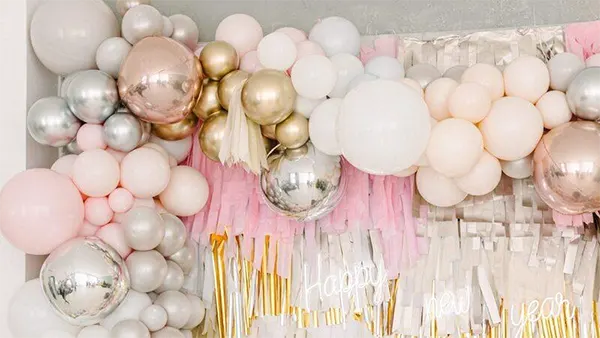 Balloon arches