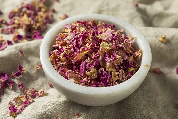 Dried petals