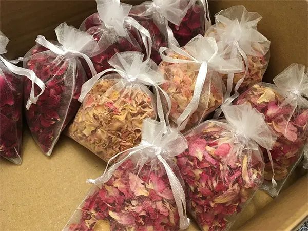 Dried petals