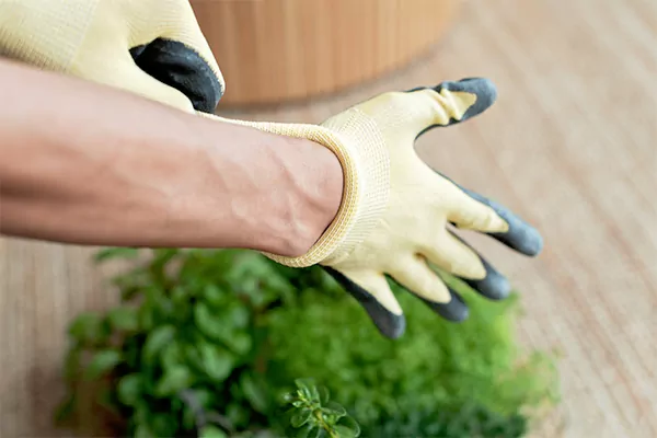 Gardening gloves