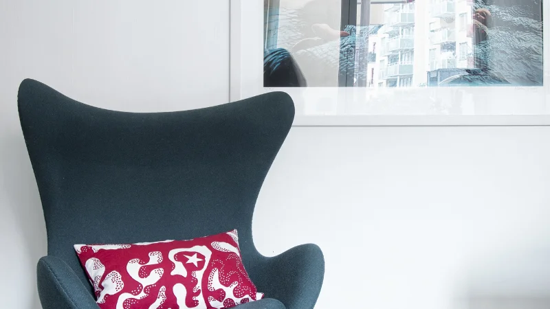 Elegant accent chair