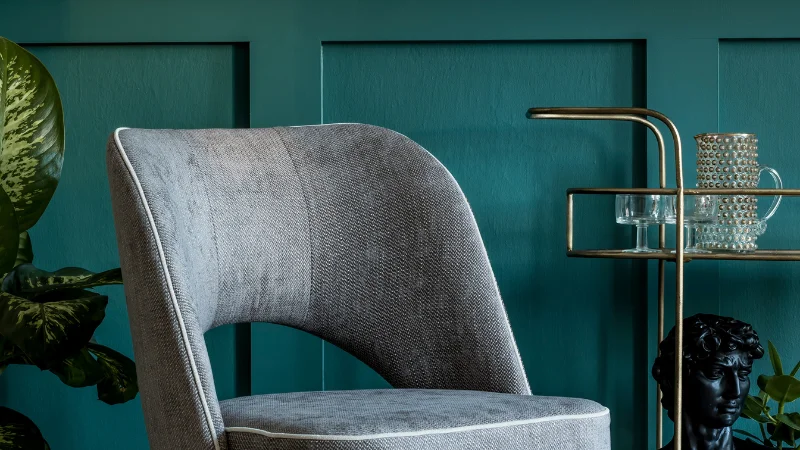 Upholstered accent chair
