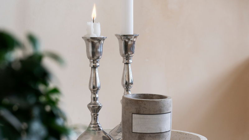 Modern candle holder
