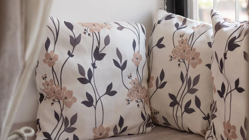 Throw cushions for home decor