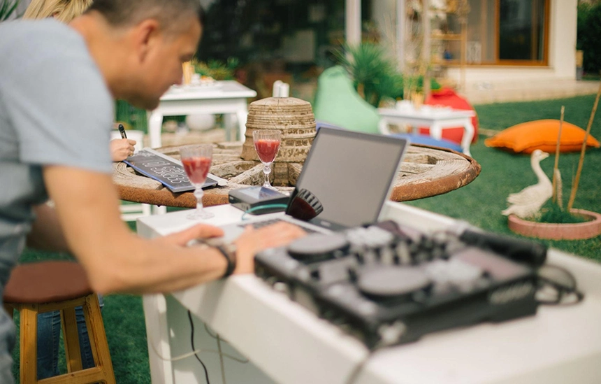 Outdoor DJing