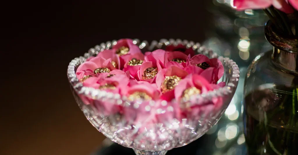 Decorative glass bowl set