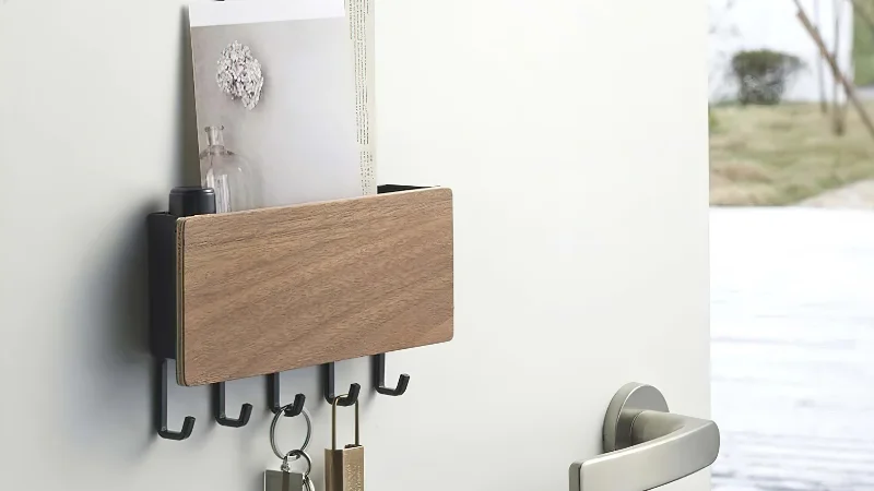 Decorative wall key rack for entryway