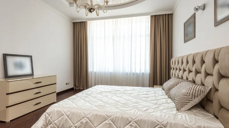 Patterned quilted bedspread for bedroom