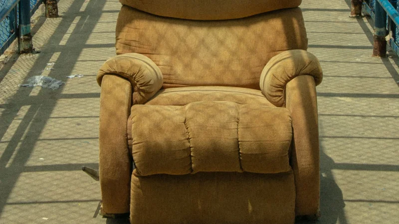 Modern recliner chair for home