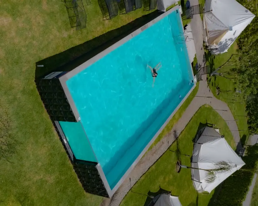 Above-ground frame pool with small deckk
